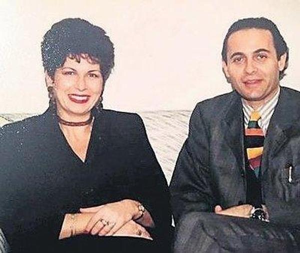 Sabah Gazetesi yazarı Bülent Cankurt, Ayhan Sicimooğlu'nun beyin rahatsızlığı yaşayan 40 yıllık eşi Zeynep Sicimoğlu'nu 2 yıl önce terk ettiğini iddia etmişti.