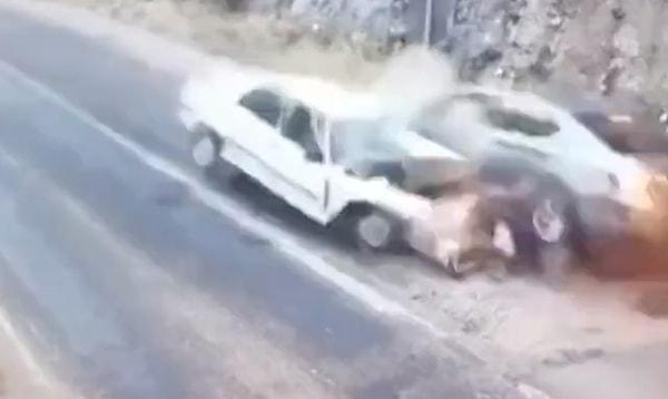 O sırada karşıdan gelen Fatih ekşi isimli vatandaşın kullandığı araç ile kafa kafaya çarpıştı.