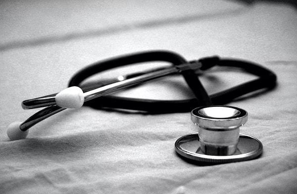 Antalya Eğitim Araştırma Hastanesi'nde tedavi gören hastalarını ziyarete gidenlerin varyant nedeniyle içeri alınmadığı iddiasında bulundu.