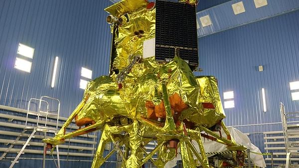 Asya devi, bugün "Luna 25" isimli yeni geliştirdiği bir insansız uzay aracını Ay'a iniş yapması için fırlattı.