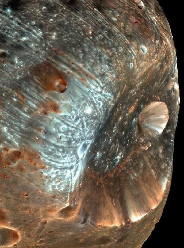 13. Mars'ın uydusu Phobos'un şimdiye kadar çekilmiş olan en net görüntüsü👇