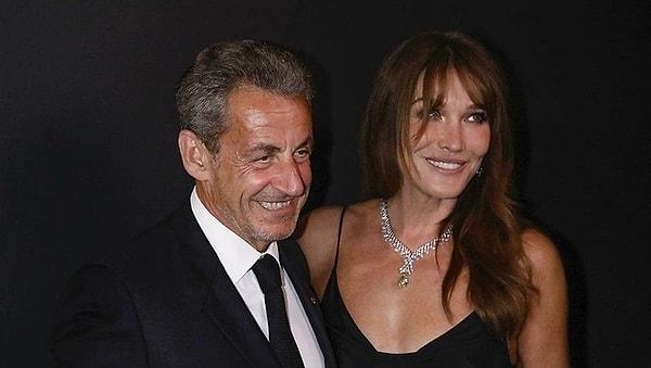 13. Fransa'nın eski cumhurbaşkanı Sarkozy ile aslen modellik ve müzik kariyeriyle yıldız haline gelen eski First Lady Carla Bruni bir dönem dünyanın en ünlü çiftleri arasındaydı. 68 yaşındaki Sarkozy ve güzelliğinden hiçbir şey kaybetmeyen 55 yaşındaki Bruni, sosyal medyada günlük yaşamlarından paylaşımlar yapmaya devam ediyorlar. Tatilde olan çiftin enteresan "ayak" merkezli son fotoğrafları epey dikkat çekti...