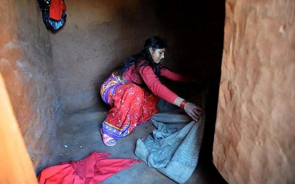 NTV’de yer alan habere göre; Hindistan sınırındaki Baitadi bölgesinden Anita Chand'ın, kulubüde uyurken yılan ısırması sonucu öldüğü anlaşıldı. Chand'ın ölümü 2019'dan bu yana chhaupadi nedeniyle bildirilen ilk ölüm vakası oldu.