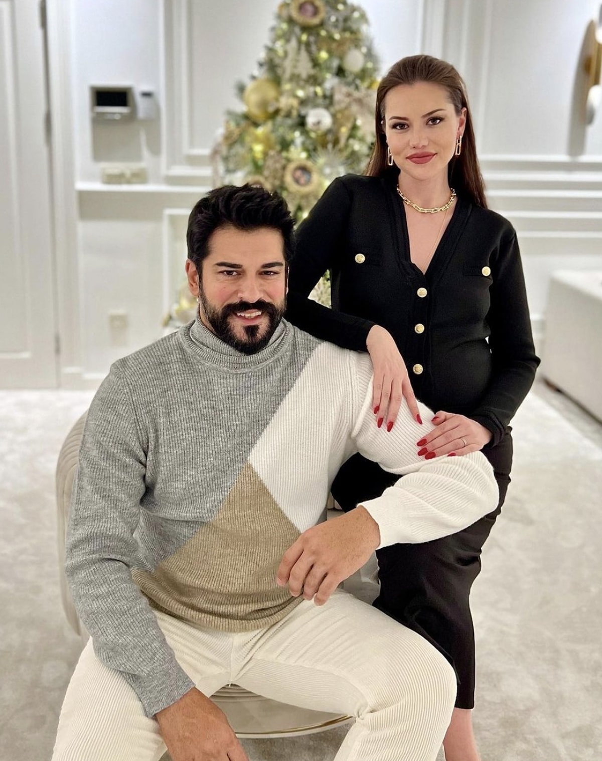 Бурак озчивит с женой 2022. Бурак озчивит и фахрие. Ребенок бурака и фахрие. Фахрие эвджен озчивит. Бурак озчивит и фахрие евдже.