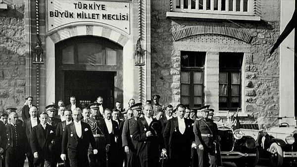 7. TBMM'nin çıkarttığı ilk kanun hangisidir?