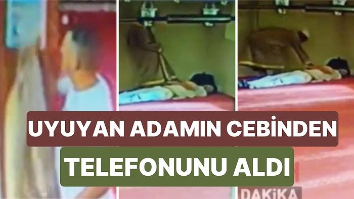 İmamın Asılı Duran Cübbesini Giyen Hırsız Camide Uyuyan Bir Vatandaşın Cebinden Telefonunu Aldı