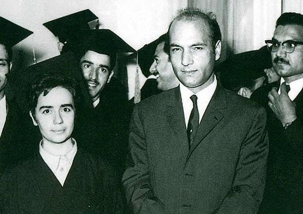 Öğretileri, İran'ın gençliği arasında büyük bir popülarite kazandırdı, ancak aynı zamanda din adamları ve hükümet ile sorunlara sebep oldu.