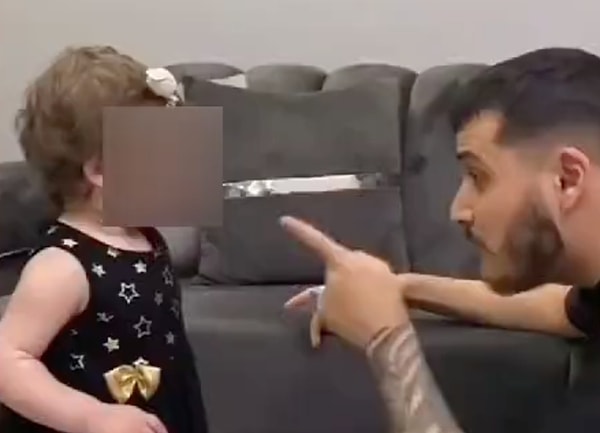 Baba videoda küçük yaştaki kızına, giyimi ile ilgili kızarak sesini yükseltti.