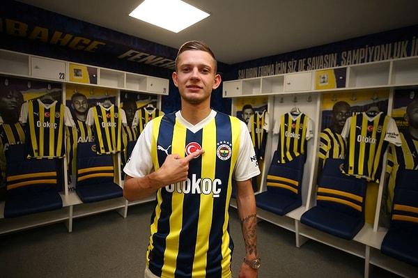 Galatasaray'ın bir dönem ilgilendiği Szymanski, Fenerbahçe'nin yolunu tuttu. Ortalık alev aldı transfer sezonunda.