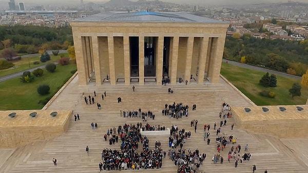 Mimarlar Odası Ankara Şubesi Başkanı Tezcan Karakuş Candan, "3. kez dava açmaya hazırlandıklarını" söyleyerek söz konusu karara tepki gösterdi. 👇