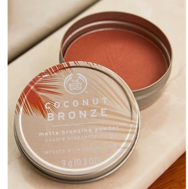 4. The Body Shop Coconut Bronze Mat Bronz Pudra