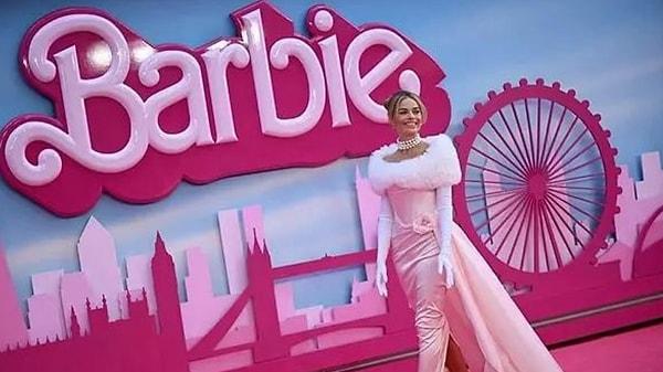 Filmin yıldızı Margot Robbie’nin gişe rekortmeni “Barbie” filminden ne kadar kazanacağı ortaya çıktı. Yıldız oyuncunun geliri, kaşe ücreti ve gişe bonuslarıyla 50 milyon doları buluyor.