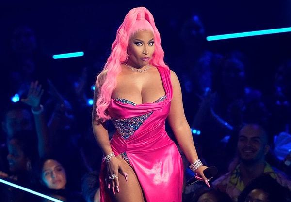 15. Nicki Minaj - Şarkıcı - 225 milyon takipçi - Instagram'da post başına 1 milyon 31 bin dolar alıyor.