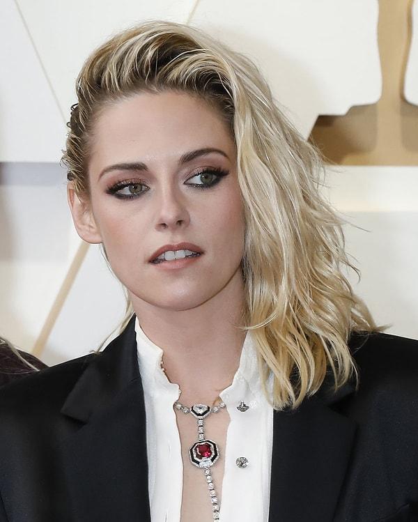 Kristen Stewart'ı bugüne kadar Chanel markasının farklı ürünlerinin yüzü olarak gördük.