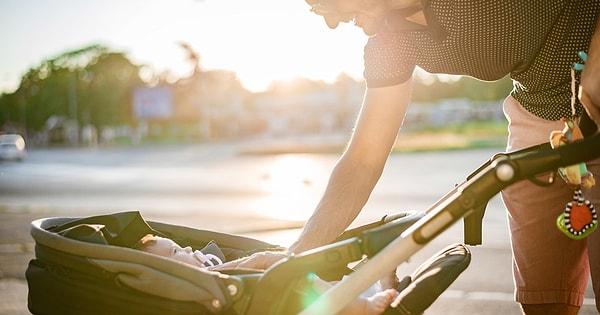 Bebeğinizin yaşı ve nasıl kullanacağınız da bebek arabası alırken göz önünde bulundurmanız gereken kriterler.
