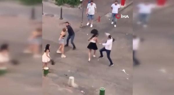Ankara’nın Çankaya ilçesi Sakarya Caddesi’nde bir eğlence mekanı çıkışında sivil kıyafetli bir bekçi ve iki polis memuru 5 kadınla tartışmaya başladı.