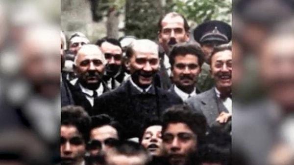 Hem Atatürk'ün hem öğrencilerin mutluluğu kalpleri ısttı. 🥰