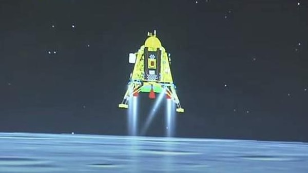 Chandrayaan-3'ün hedeflerinin başında bilim insanlarının gelecekte Ay'da insan yerleşimi için mühim olabileceğini söylediği su bazlı buzları keşfetmek geliyor.