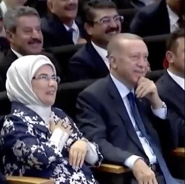 Kibariye’nin "Götürdük malları" ifadesi ise dikkatlerden kaçmadı. Erdoğan çifti ise gülümseyerek tepki verdi.