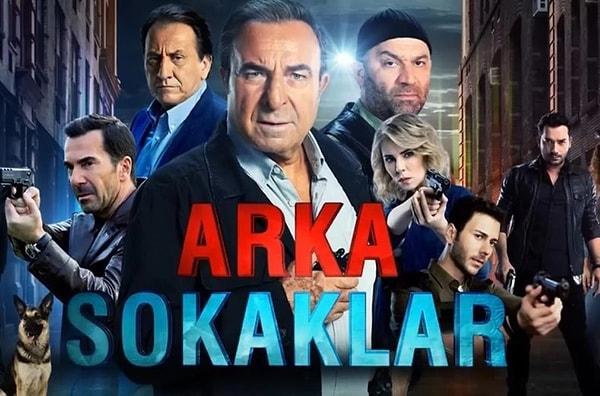 Kanal D'de 2006-2022 yılları arasında yayınlanan polisiye dizi Arka Sokaklar, çok uzun sürmesiyle herkesin dikkatini çeken bir yapım. Tam 17 sezon süren dizi hakkında bir süredir tekrar yayınlanmayacak haberleri geliyordu.
