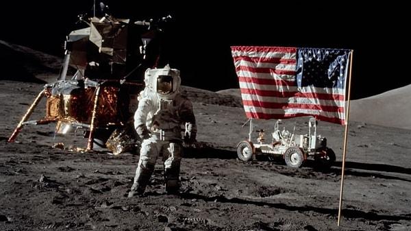 7. Aya çıkılan Apollo 17 projesi astronotlarından biri olan Harrison Schmitt'in ay tozuna karşı alerjisi vardı!