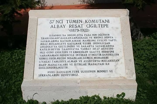 Reşat Bey'in cenazesi, ölümünden bir gün sonra Sandıklı Hastanesine getirildi. Yıllarca bu ilçedeki kabristanda yattı. 1988 yılında ise Ankara'daki Devlet Mezarlığı'na nakledildi.