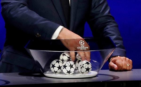 Kuraya katılan 32 takım yapılan kura çekiminin ardından UEFA kulüp sıralamasındaki yerine göre dört torbaya ayrıldı.