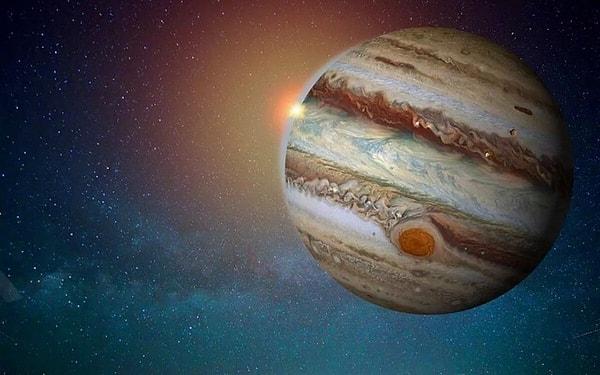 Dev gaz gezegeni Jüpiter Dünya'mızdan çok daha büyük bir yer çekimine sahip. Jüpiter'de üzerindeki bir insan bulunduğu yüzeyden sadece 17 santimetre yüksekliğe sıçrayabiliyor.