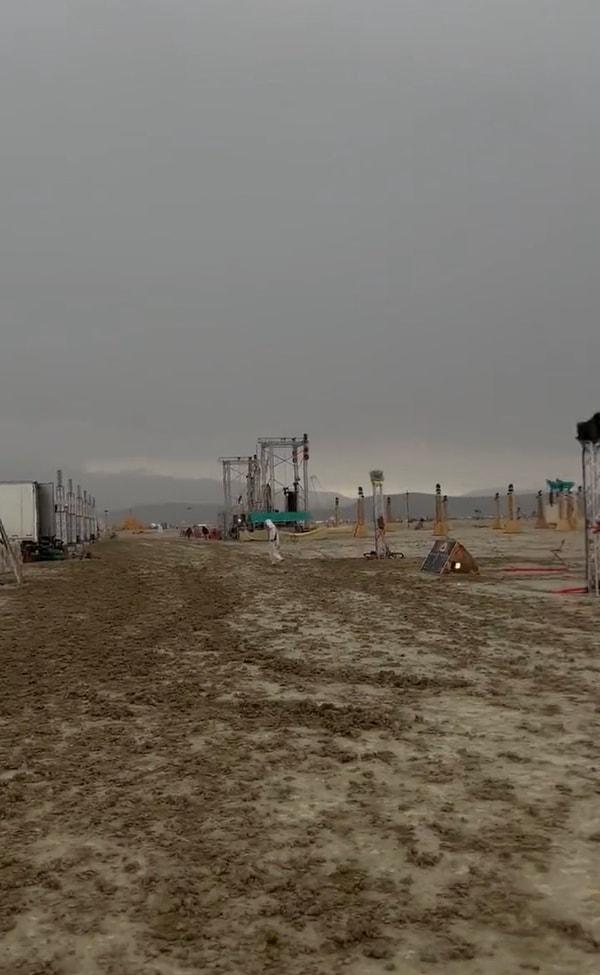 Bu yılki Burning Man yağışın esiri altında kaldı ve katılımcılar zor anlar yaşadı.