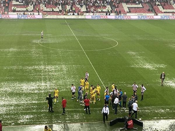 Stattan yapılan anonsta maçın Türkiye Futbol Federasyonu’nun belirleyeceği başka bir tarihte oynanacağı açıklandı.