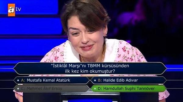 400.000 TL'lik soruya ulaştığında, yarışmacının karşısına "TBMM'de Mehmet Akif Ersoy'un yazdığı İstiklal Marşı'nı ilk kim okudu?" sorusu çıktı.