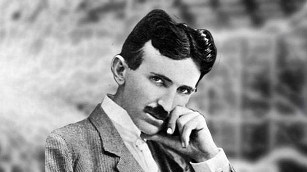 11. Mikrop korkusundan muzdarip olan ve ne pahasına olursa olsun el sıkışmaktan kaçınan çok sevilen mucit Nikola Tesla mücevherlerden özellikle de inci küpelerden de korkuyordu.