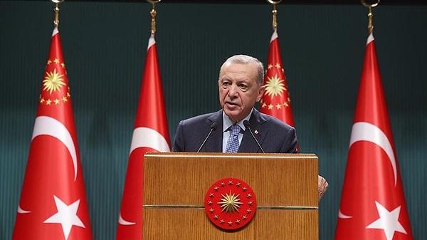 Cumhurbaşkanlığı Kabinesi, Cumhurbaşkanı Erdoğan başkanlığında saat 15.10'da toplandı. Saray'da yapılan toplantı yaklaşık 4 saat sürdü.