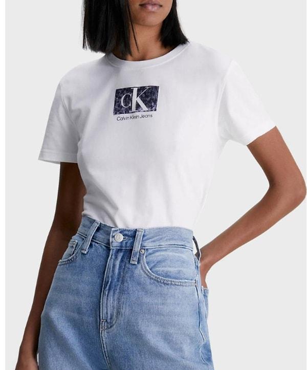 14. Calvin Klein'nin tişörtleri her zaman bir adım önde oluyor.