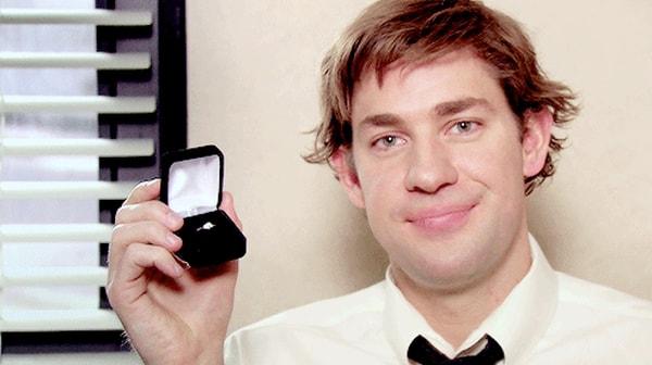 5. Jenna Fischer, dizide Jim'in Pam'e evlenme teklifi ettiği sahnede kullandığı yüzüğü halen saklıyor.