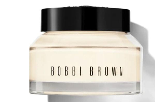Dünyada her 12 saniyede bir satıldığı iddia edilen Bobbi Brown Vitamin Enriched Face Base, harika yapısıyla muhteşem bir makyaj bazıdır.