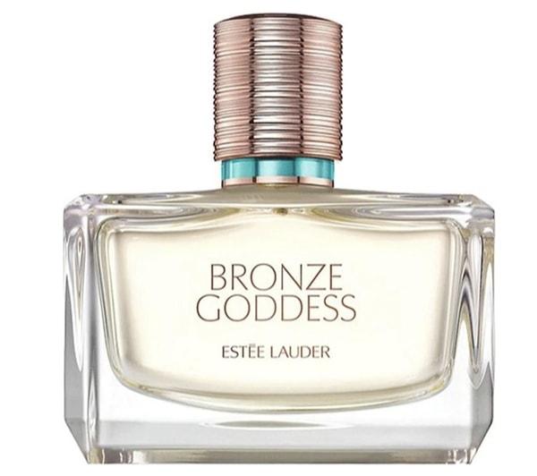 En güzel yaz parfümlerinden biri deyince akla ilk gelen Estee Lauder Bronze Goddess Fraiche oluyor.