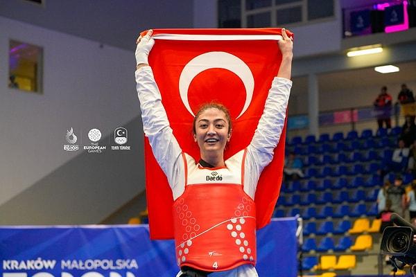 Polonya'da düzenlenen 3. Avrupa Oyunları'nda Nafia Kuş 73 kiloda finalde ev sahibi sporcu Aleksandra Kowalczuk'la karşılaştı. Rakibini 2-0 yenen Nafia altın madalya ile bizleri gururlandırdı.