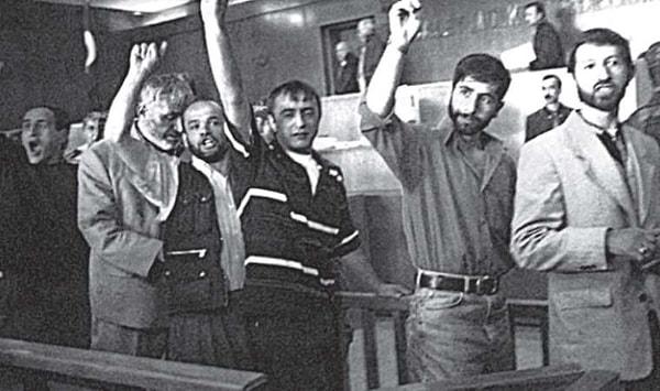 Hayrettin Gül, ilk olarak 1993’te Madımak katliamına ilişkin dava kapsamında Ankara 1 No’lu Devlet Güvenlik Mahkemesi tarafından “idam cezasına” çarptırıldı. Ancak daha sonra cezası “müebbet hapis cezasına” dönüştürüldü. Gül, 2003’e kadar Almanya’da “iltica” izniyle kaldı. Ancak 2003’te sınır dışı edildi ve yakalanıp cezaevine konuldu. Ancak Erdoğan, 5 Eylül’de Gül’ün müebbet hapis cezasını “sürekli hastalık nedeniyle” kaldırdı. Böylece Gül sadece 20 yıl hapis cezası çekmiş oldu.