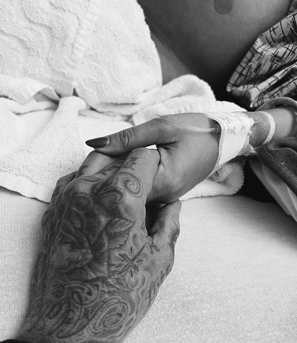 Erkek bekleyen Kourtney Kardashian, yaptığı paylaşımla doktorların bebeğinin hayatını kurtardığını açıkladı.