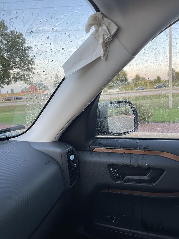 7. 'Arabamı yıkattıktan sonra camından su sızmaya başladı.'