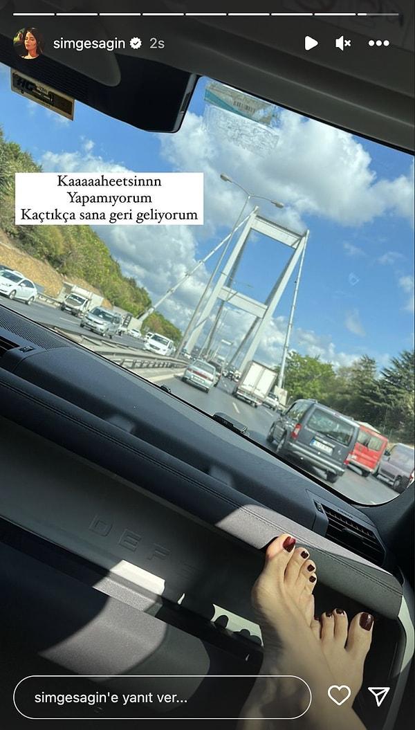 Ardından da İstanbul'a geldiğini müjdeleyen bu ayak fotoğrafı geldi. Simge'nin ayakları karşısında sosyal medya da sessiz kalamadı tabii.