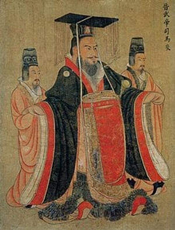 İmparator Wu oldukça yapılı bir adamdı ve her fırsatta kaslarını ve gücünü göstermeyi seviyordu.