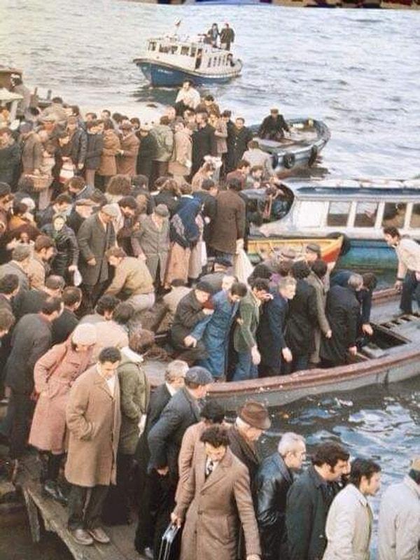 4. Dönemin deniz dolmuşu, İstanbul, 1985.