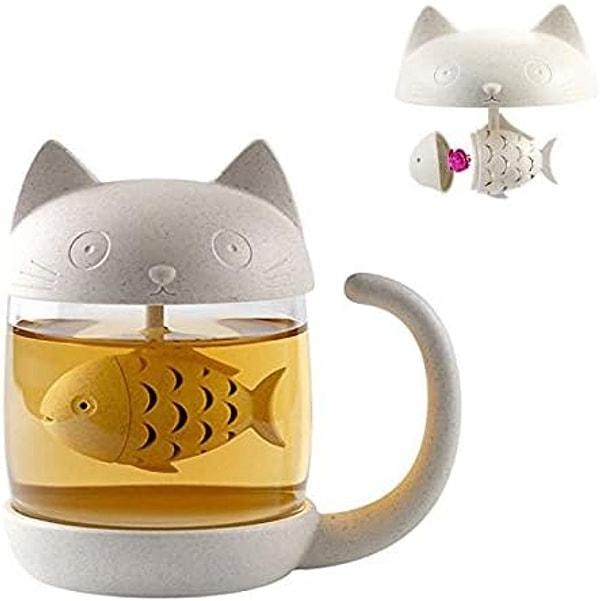 4. Çay tiryakileri için, balık şeklinde çay demliği olan tatlı mı tatlı kedili çay fincanı.