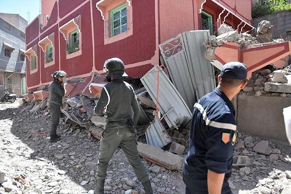 Bakanlıktan yapılan yazılı açıklamada, Marakeş'in El-Huz bölgesinde meydana gelen depremde ölü sayısının 1037'ye, yaralı sayısının 721'i ağır olmak üzere 1024'e çıktığı belirtildi.