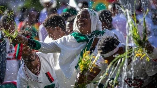 Etiyopya takviminde 12 ay 30 günden oluşurken, takvimde 12’nci aydan sonra 5 ila 6 günlük 13’üncü ay bulunuyor. Bu takvime göre, yeni yıla 11 veya 12 Eylül'de giriliyor.