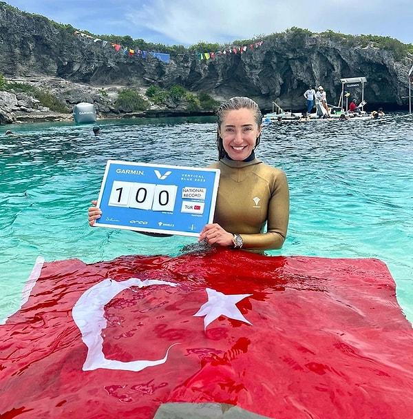 Bu yıl Bahamalar’da düzenlenen Dünya Serbest Dalış Kupası’nda, sabit ağırlık ile ilk 100 metreye inen Şahika Ercümen Türkiye rekorunu kırdı.