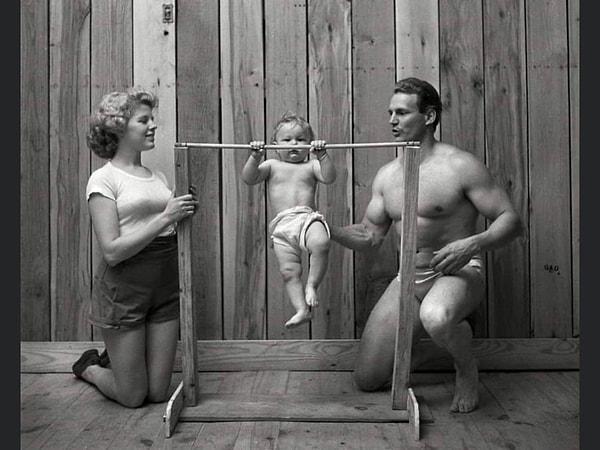 11. Gene Jantzen, eşi Pat ve 11 aylık oğlu Kentle. (1947)