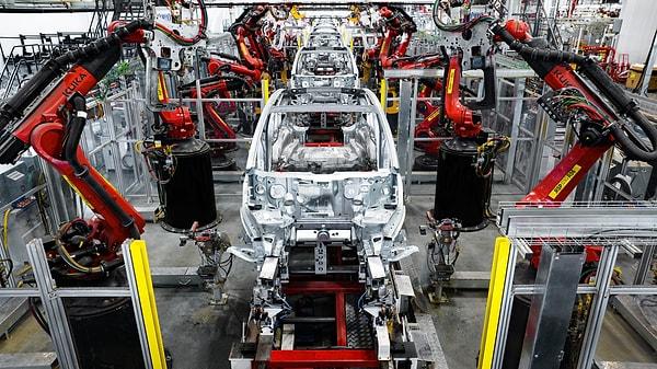 İddialara göre, dev şirket yeni teknolojileriyle donatılan fabrikalarında otomobillerin üretim mimarisini parça parça ayırmak yerine gövdelere bölecek.